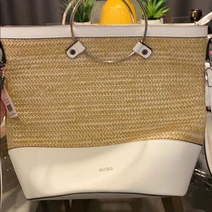 BCBGENERATION andie tote hand bag Strow/white